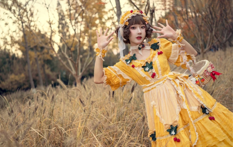 阿包也是兔娘《Lolita黄裙》写真图集 12P｜在线预览与图包下载