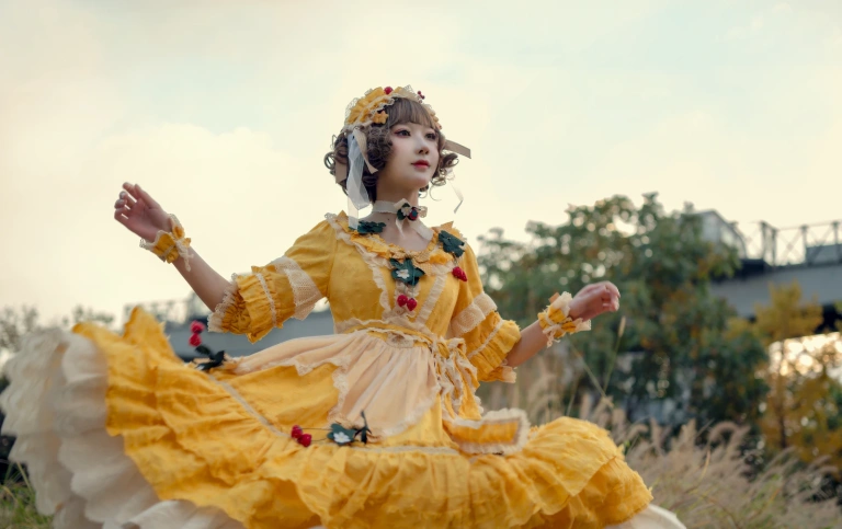 阿包也是兔娘《Lolita黄裙》写真图集 12P｜在线预览与图包下载