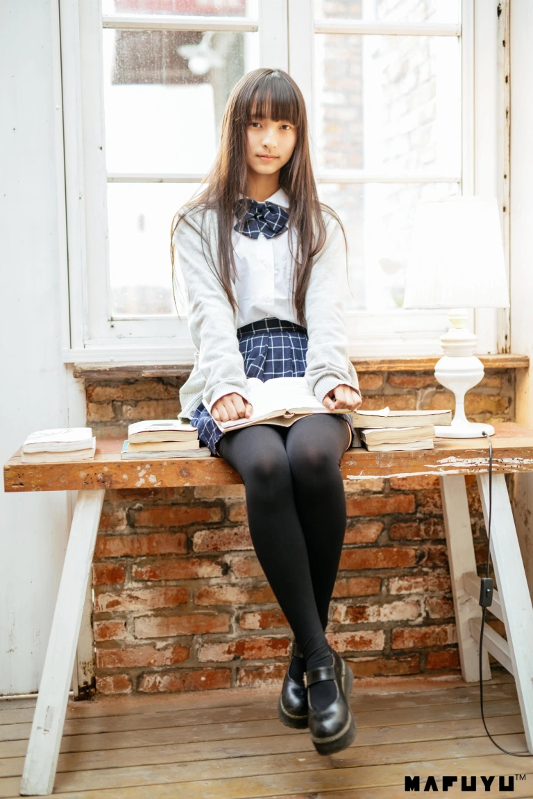 神楽坂真冬《JK系列》写真图集 126P｜在线预览与图包下载