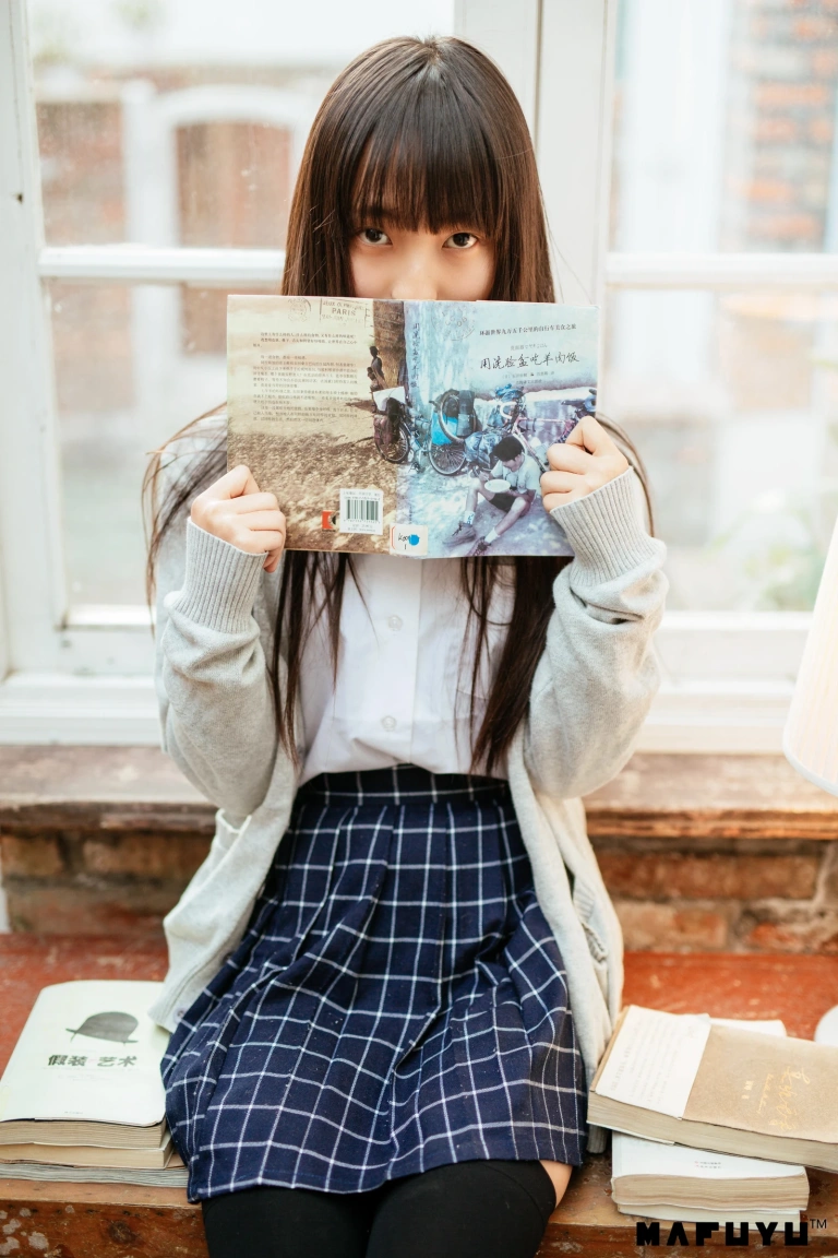 神楽坂真冬《JK系列》写真图集 126P｜在线预览与图包下载