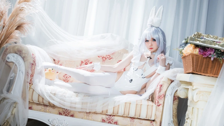 焖焖碳《恶毒兔头》写真图集 15P｜在线预览与图包下载