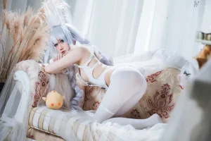 焖焖碳《恶毒兔头》写真图集 15P｜在线预览与图包下载