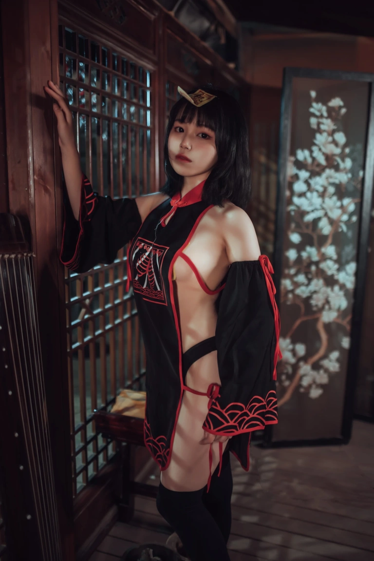 七月喵子《小僵尸》写真图集 22P｜在线预览与图包下载