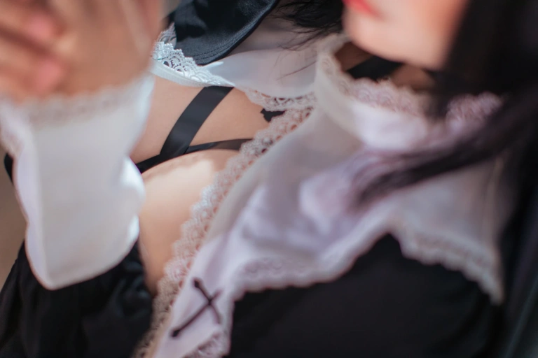 抱走莫子《黑色修女》写真图集 44P｜在线预览与图包下载
