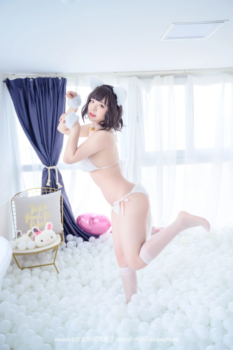 皮皮奶《白猫》写真图集 50P｜在线预览与图包下载