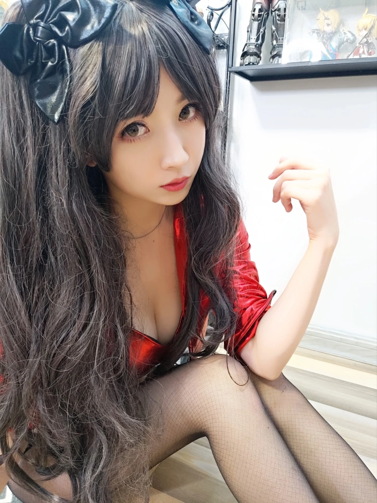 小女巫露娜《远坂凛cos》写真图集 30P｜在线预览与图包下载