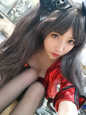 小女巫露娜《远坂凛cos》写真图集 30P｜在线预览与图包下载