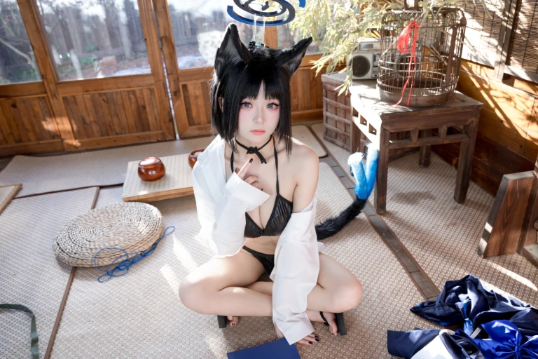 九柒喵《桔梗衬衫》写真图集 10P｜在线预览与图包下载