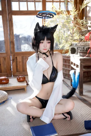 九柒喵《桔梗衬衫》写真图集 10P｜在线预览与图包下载