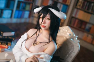 芋圆侑子《雅儿贝德私服》写真图集 20P+2V｜在线预览与图包下载