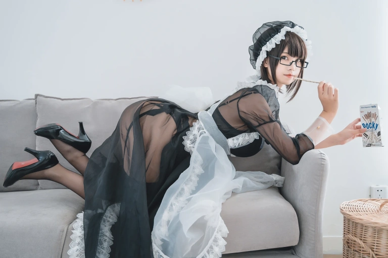 蜜汁猫裘《透明女仆》写真图集 30P｜在线预览与图包下载