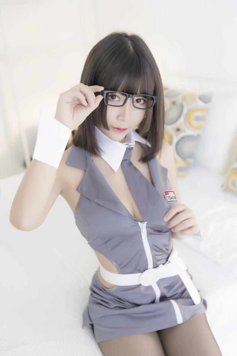 抱走莫子《黑丝》写真图集 45P｜在线预览与图包下载