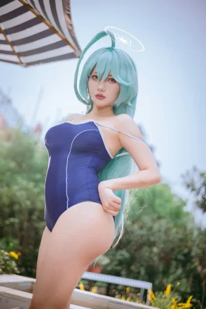 是一只熊仔《梦前辈》写真图集 30P｜在线预览与图包下载