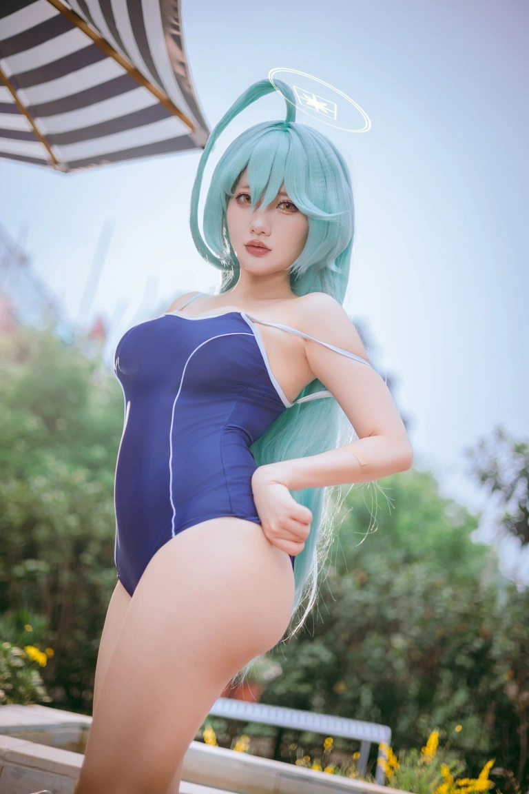 是一只熊仔《梦前辈》写真图集 30P｜在线预览与图包下载