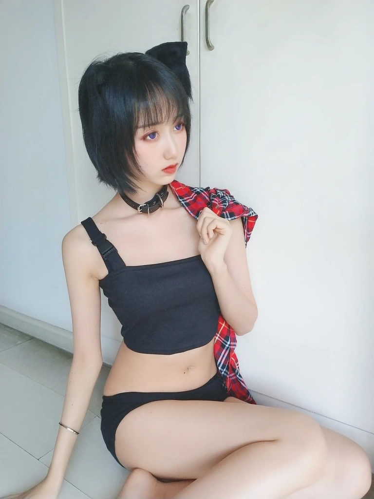木棉棉《不良猫》写真图集 44P+2V｜在线预览与图包下载