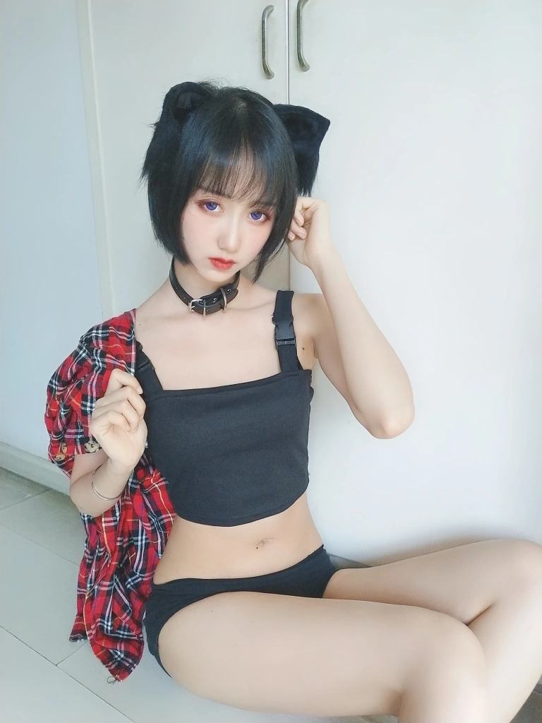 木棉棉《不良猫》写真图集 44P+2V｜在线预览与图包下载