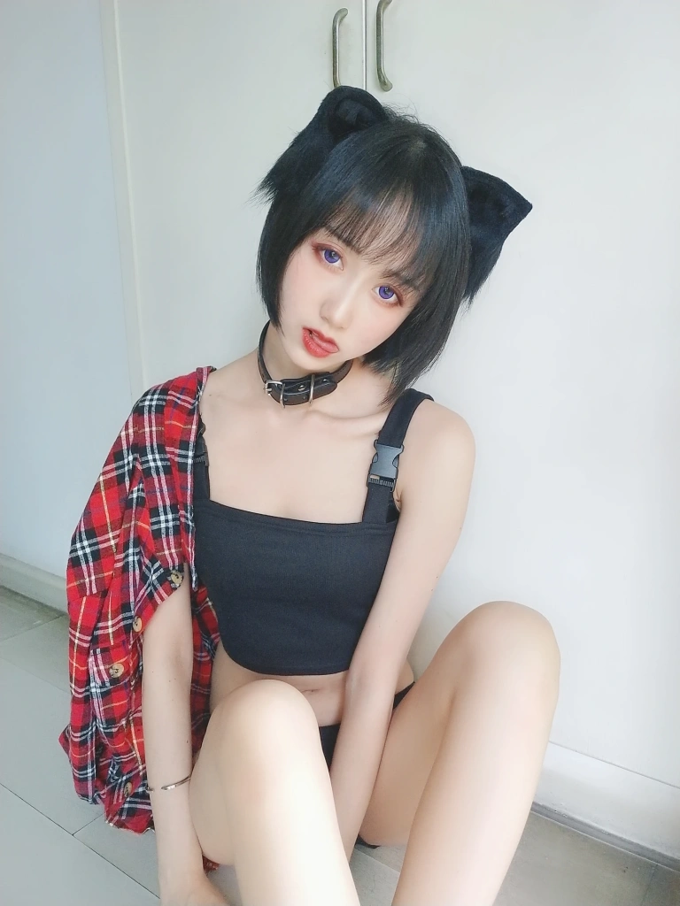 木棉棉《不良猫》写真图集 44P+2V｜在线预览与图包下载