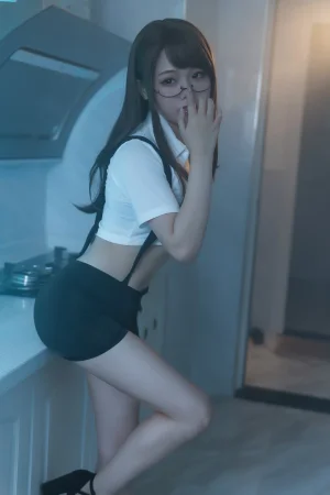 七月喵子《眼镜娘1号》写真图集 21P｜在线预览与图包下载