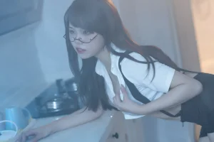 七月喵子《眼镜娘1号》写真图集 21P｜在线预览与图包下载