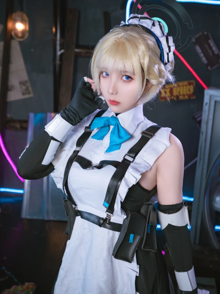 小和甜酒《蔚蓝档案 飞鸟马时女仆》写真图集 31P｜在线预览与图包下载