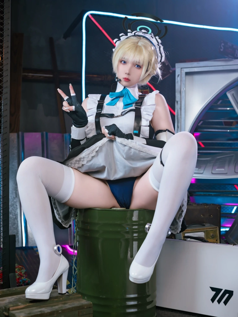 小和甜酒《蔚蓝档案 飞鸟马时女仆》写真图集 31P｜在线预览与图包下载
