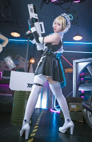 小和甜酒《蔚蓝档案 飞鸟马时女仆》写真图集 31P｜在线预览与图包下载