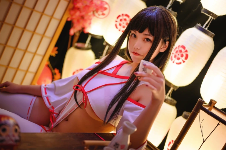 蜜汁猫裘《巫女》写真图集 32P｜在线预览与图包下载