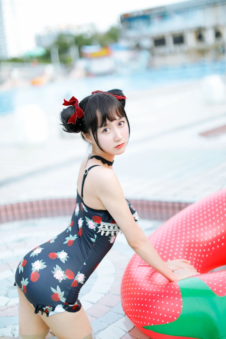 木棉棉《草莓泳衣》写真图集 40P｜在线预览与图包下载