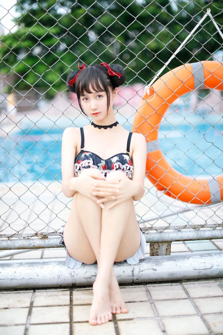 木棉棉《草莓泳衣》写真图集 40P｜在线预览与图包下载