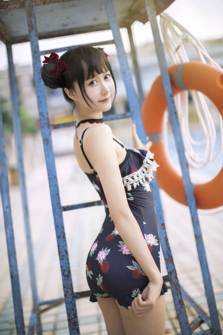 木棉棉《草莓泳衣》写真图集 40P｜在线预览与图包下载