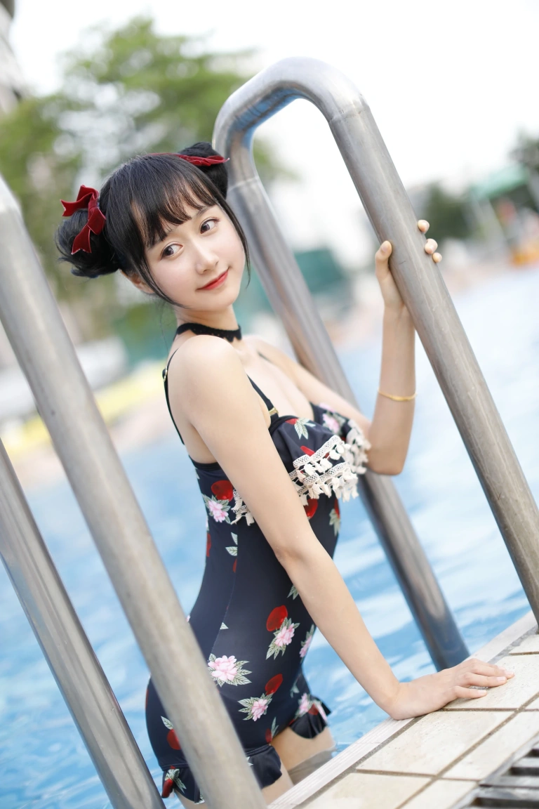 木棉棉《草莓泳衣》写真图集 40P｜在线预览与图包下载