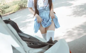 不呆猫《白丝过膝袜》写真图集 21P+12V｜在线预览与图包下载