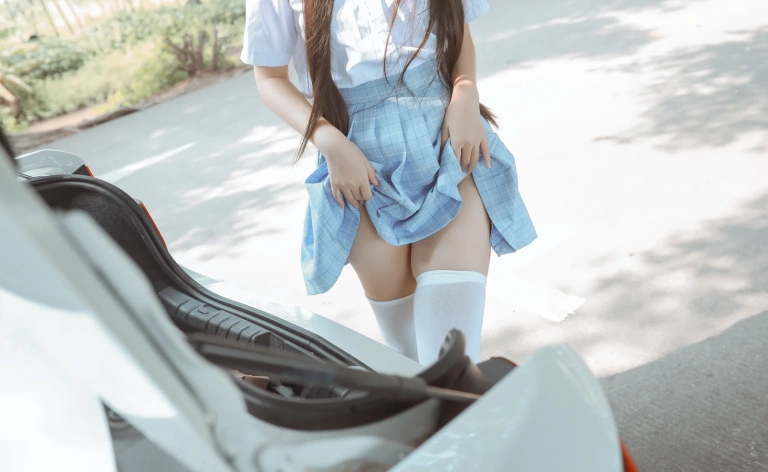 不呆猫《白丝过膝袜》写真图集 21P+12V｜在线预览与图包下载