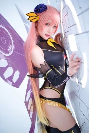 瓜希酱《LUKA 赛车》写真图集 22P｜在线预览与图包下载