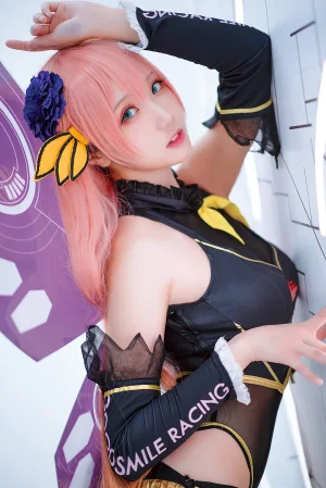 瓜希酱《LUKA 赛车》写真图集 22P｜在线预览与图包下载
