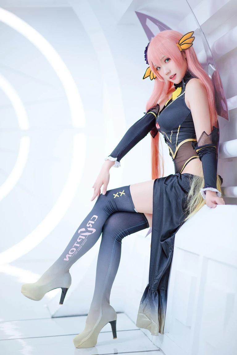 瓜希酱《LUKA 赛车》写真图集 22P｜在线预览与图包下载