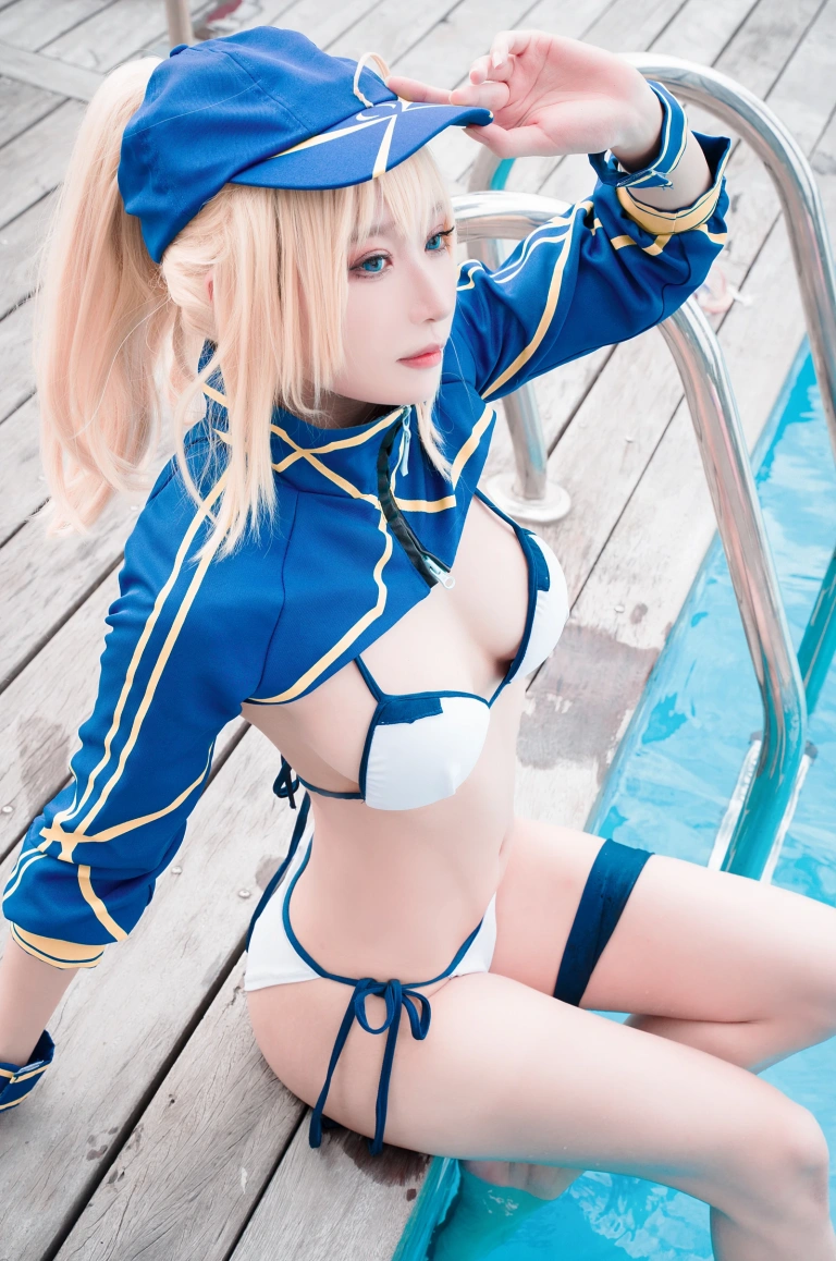 阿包也是兔娘《谜之女主角X毛水着》写真图集 25P｜在线预览与图包下载