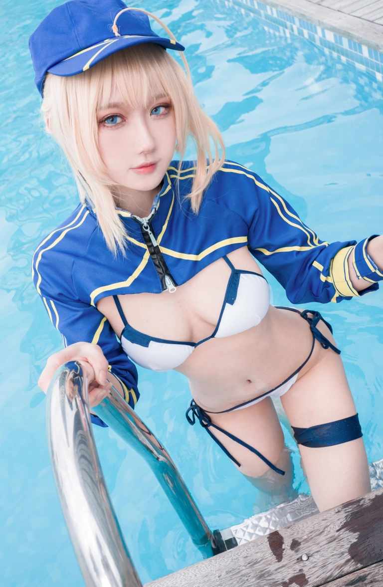 阿包也是兔娘《谜之女主角X毛水着》写真图集 25P｜在线预览与图包下载