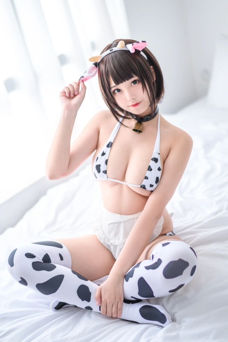 蜜汁猫裘《小奶牛》写真图集 52P｜在线预览与图包下载