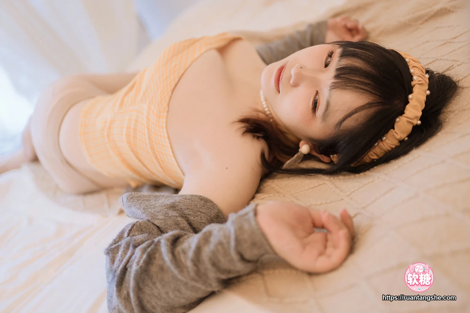 阿半今天很开心 阿半今天很开心 NO.025 - 黄色抹胸