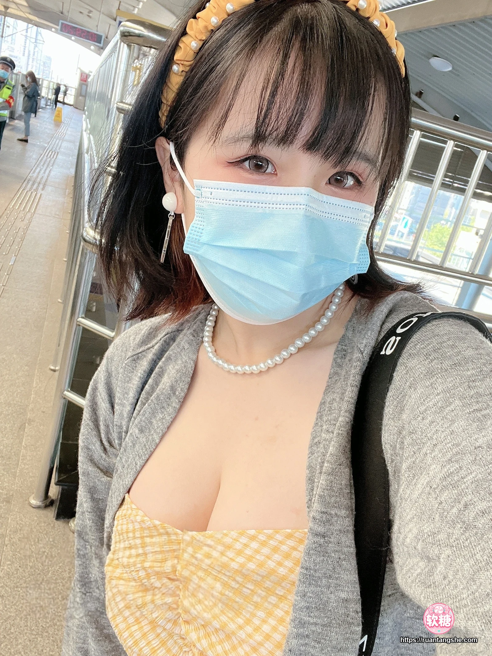 阿半今天很开心 阿半今天很开心 NO.025 - 黄色抹胸
