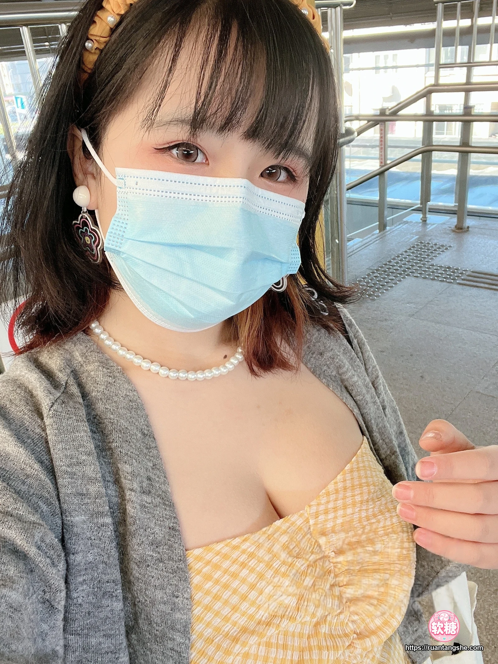 阿半今天很开心 阿半今天很开心 NO.025 - 黄色抹胸