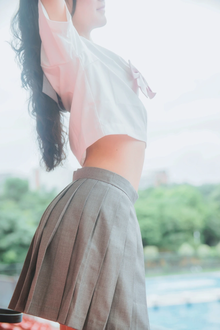 木棉棉《灰色JK制服》写真图集 38P｜在线预览与图包下载