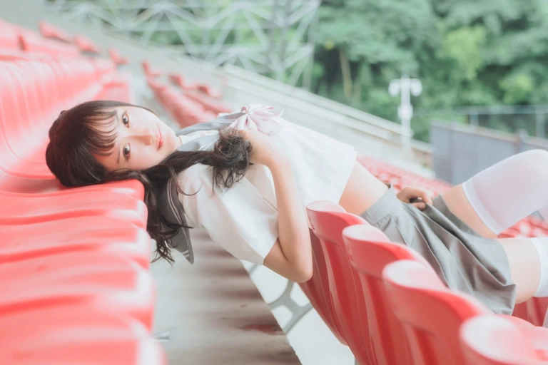 木棉棉《灰色JK制服》写真图集 38P｜在线预览与图包下载