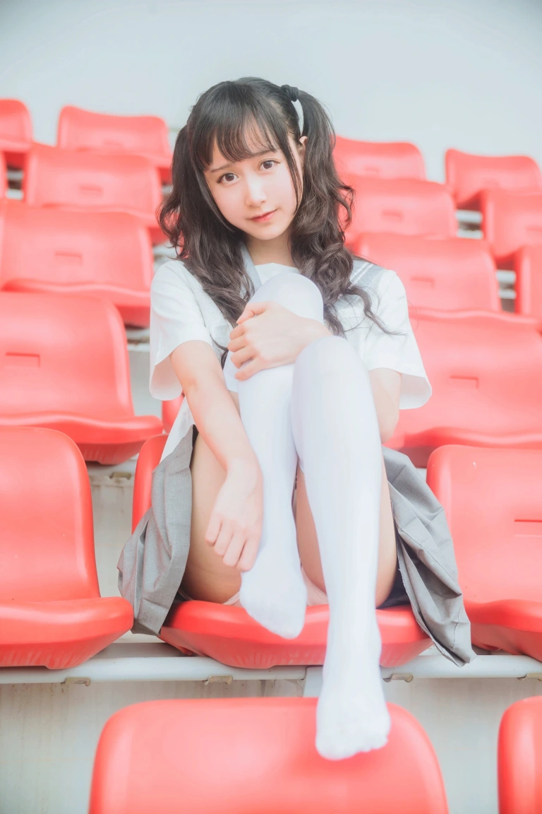 木棉棉《灰色JK制服》写真图集 38P｜在线预览与图包下载