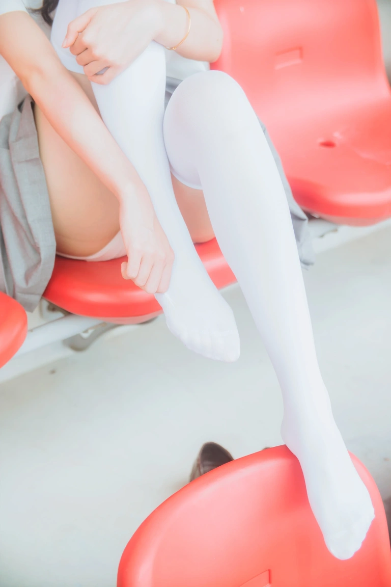木棉棉《灰色JK制服》写真图集 38P｜在线预览与图包下载