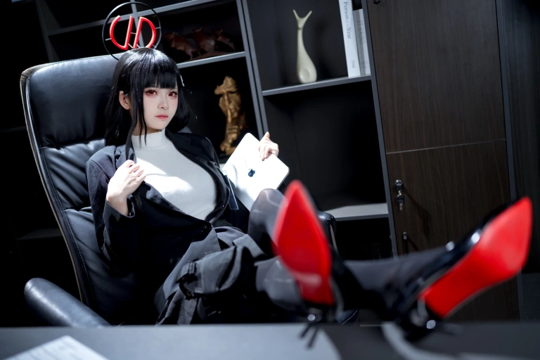 九柒喵《蔚蓝档案 调月莉音OL》写真图集 64P｜在线预览与图包下载