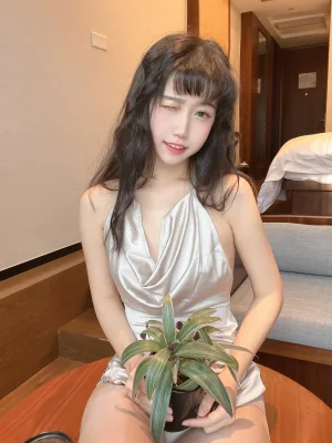 不呆猫《浴室人妻》写真图集 42P+3V｜在线预览与图包下载