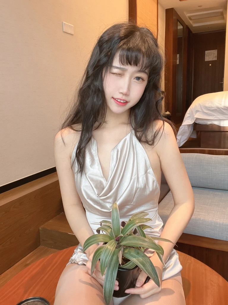 不呆猫《浴室人妻》写真图集 42P+3V｜在线预览与图包下载