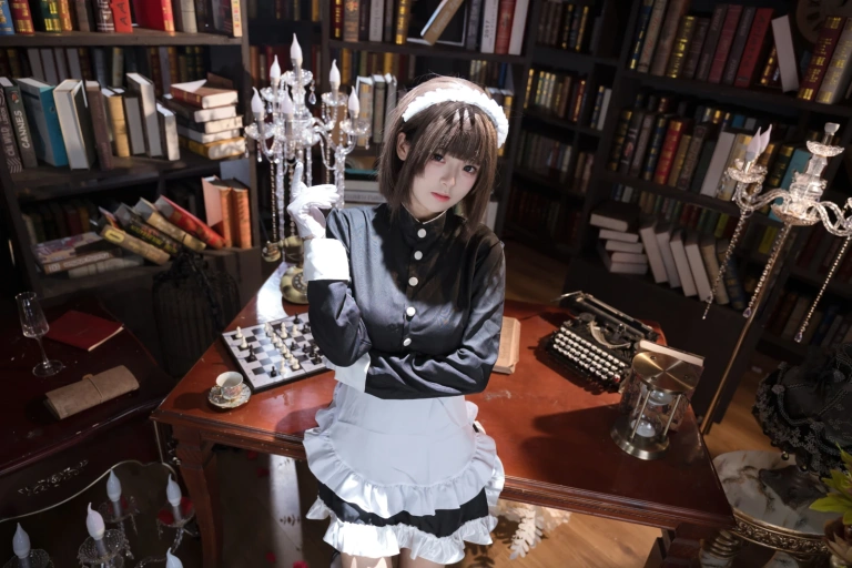 九柒喵《女仆教育 没落贵族·琉璃川椿》写真图集 66P｜在线预览与图包下载
